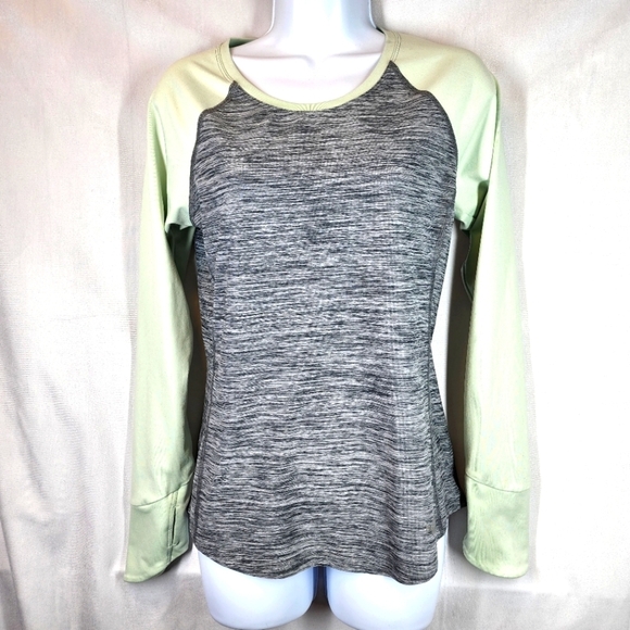 The North Face flash dry long sleeve active top with thumbholes. Green/grey. Sm. - Picture 1 of 9